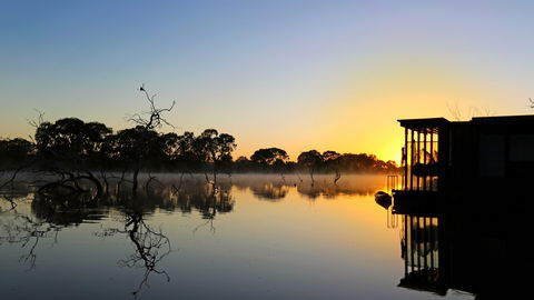 The Cube At Murray Bridge - Lightning Ridge Tourism 0