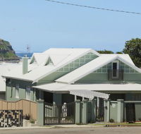 Merewether Beach House B and B - Lightning Ridge Tourism
