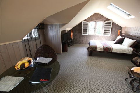 Oakdene Vineyards Guesthouse - Lightning Ridge Tourism 2