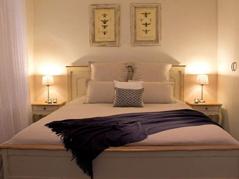 Queen's Cottage Barossa Valley - Lightning Ridge Tourism 1