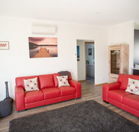 RED FIN part of BLUE FIN HOLIDAY HOMES - Lightning Ridge Tourism