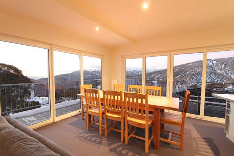Ropers Alpine Apartments - Lightning Ridge Tourism 1