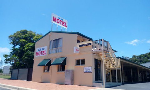 Sail Inn - Yeppoon - Lightning Ridge Tourism 1