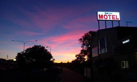 Sail Inn - Yeppoon - Lightning Ridge Tourism 8