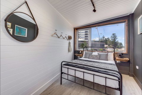 Stranded Beach Stay Yeppoon - Lightning Ridge Tourism 0