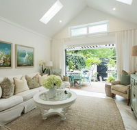 Stylish Interiors in the Bay - Lightning Ridge Tourism