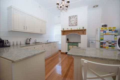 The Provincial Bed & Breakfast - Lightning Ridge Tourism 1