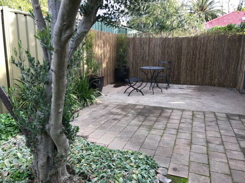 Townhouse On Deas - Lightning Ridge Tourism 1