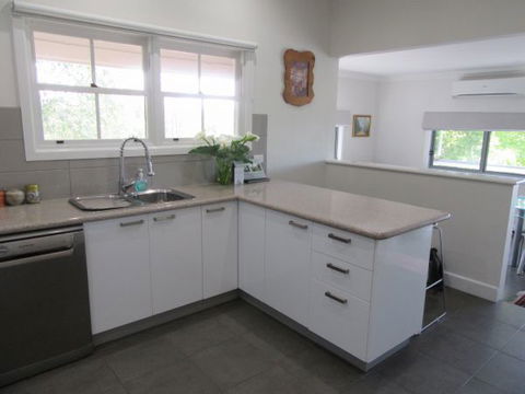 Valley View Cottage - Lightning Ridge Tourism 1