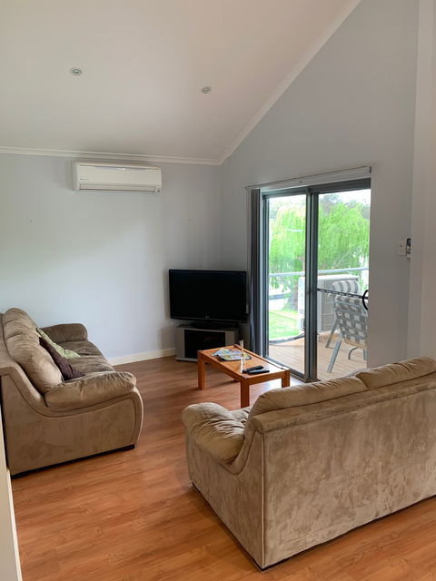 21 Old Murbko Road Morgan - River Shack Rentals - Lightning Ridge Tourism 1