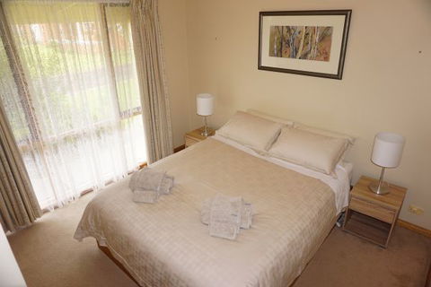 Abrigo Apartment - Lightning Ridge Tourism 1