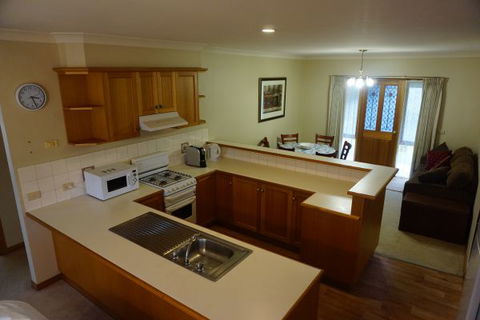 Abrigo Apartment - Lightning Ridge Tourism 3