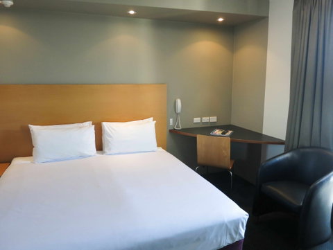 Arts Hotel Sydney - Lightning Ridge Tourism 1