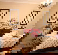 Azalea Cedar-Rose Villa - Lightning Ridge Tourism