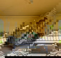 Britlyn Willows - Glamping in Berry - Lightning Ridge Tourism