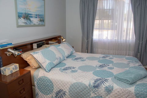 Chrissie's Palace - Lightning Ridge Tourism 2