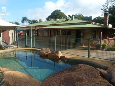 Curtain Fig Motel Yungaburra - Lightning Ridge Tourism 0