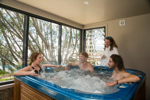 Diana Alpine Lodge - Lightning Ridge Tourism 5