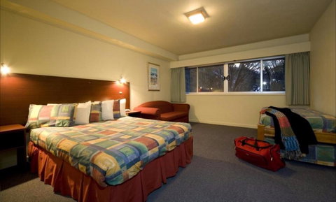 Diana Alpine Lodge - Lightning Ridge Tourism 6
