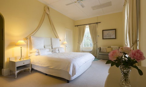 Faversham House - Lightning Ridge Tourism 0