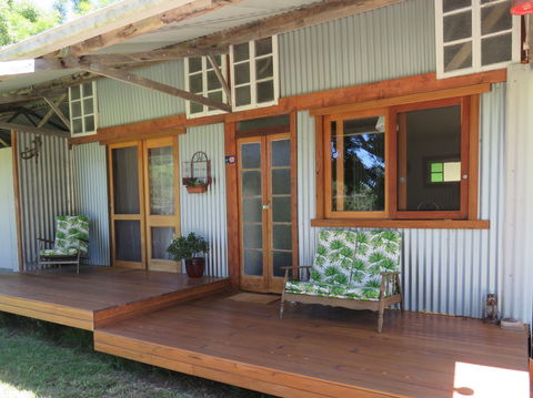 Fig Tree Retro Studio - Lightning Ridge Tourism 0