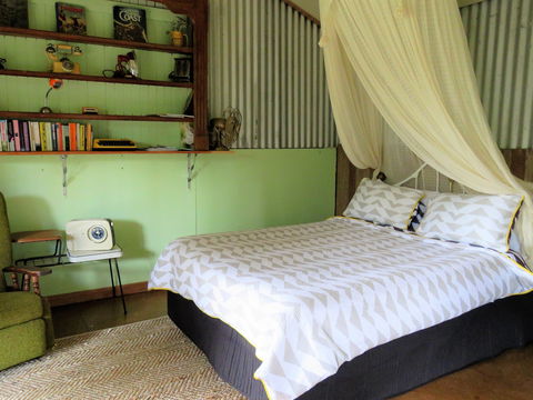 Fig Tree Retro Studio - Lightning Ridge Tourism 4