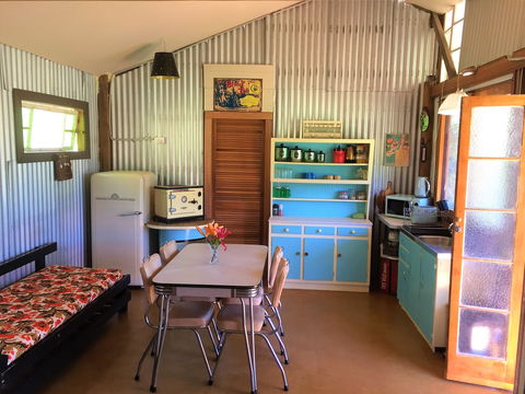 Fig Tree Retro Studio - Lightning Ridge Tourism 6