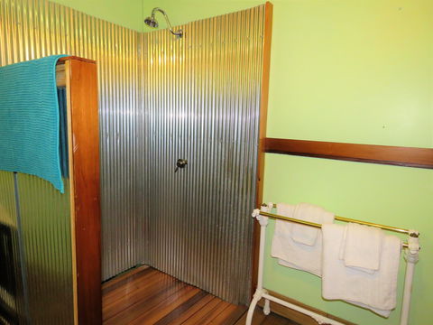 Fig Tree Retro Studio - Lightning Ridge Tourism 9