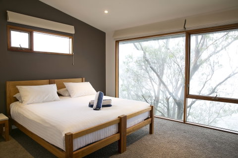 Frueauf Village - Lightning Ridge Tourism 2