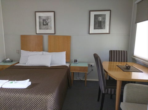 Glenwood Tourist Park And Motel - Lightning Ridge Tourism 1