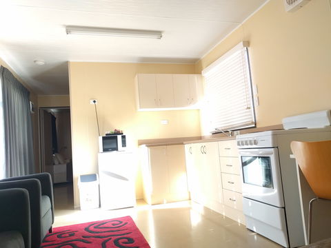 Glenwood Tourist Park And Motel - Lightning Ridge Tourism 2