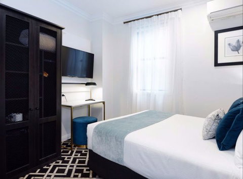 High Cross Park  Lodge - Lightning Ridge Tourism 1