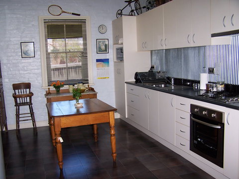 Hope Street Cottage - Lightning Ridge Tourism 1