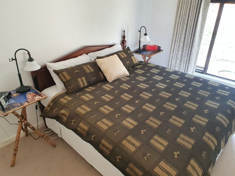 Huntly Lodge - Lightning Ridge Tourism 2