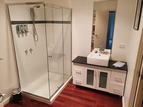 Huntly Lodge - Lightning Ridge Tourism 3