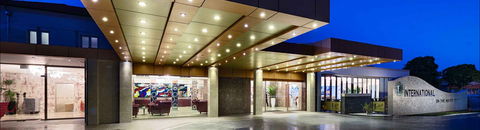 International On The Water Hotel - Lightning Ridge Tourism 1