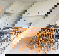 Moose and Mimis Accommodation - Lightning Ridge Tourism