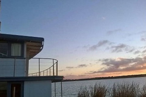 PS Federal Retreat Goolwa - Lightning Ridge Tourism 0