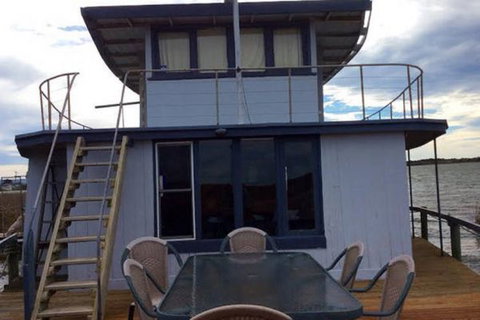 PS Federal Retreat Goolwa - Lightning Ridge Tourism 1