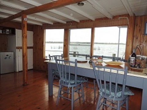 PS Federal Retreat Goolwa - Lightning Ridge Tourism 3