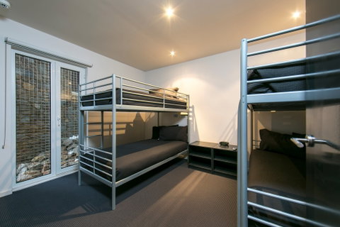 Ropers Alpine Apartments - Lightning Ridge Tourism 7