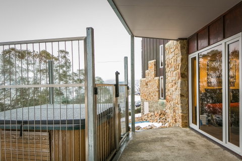 Ropers Alpine Apartments - Lightning Ridge Tourism 8