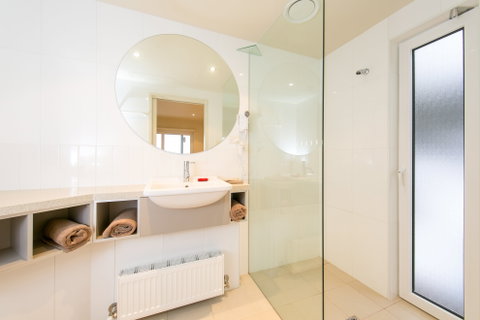 Ropers Alpine Apartments - Lightning Ridge Tourism 9