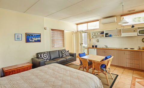 Seahaven Village - Lightning Ridge Tourism 3