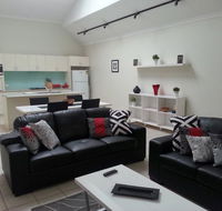 Studio One Accommodation - Lightning Ridge Tourism