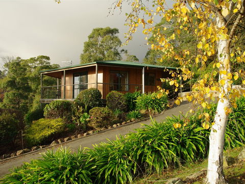 Viewenmore Villa Bed & Breakfast - Lightning Ridge Tourism 1