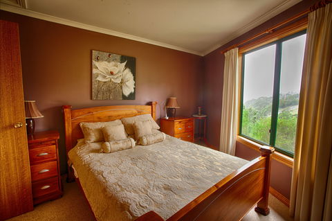 Viewenmore Villa Bed & Breakfast - Lightning Ridge Tourism 4