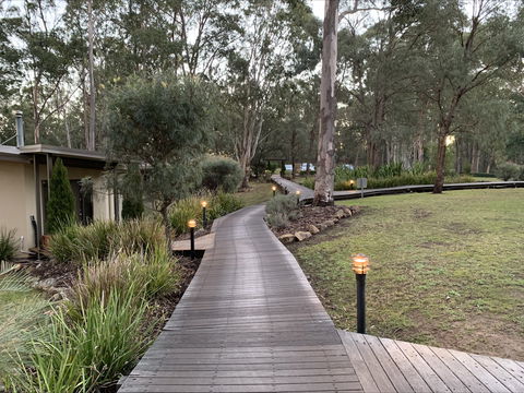 Wild Edge Retreat - Lightning Ridge Tourism 4