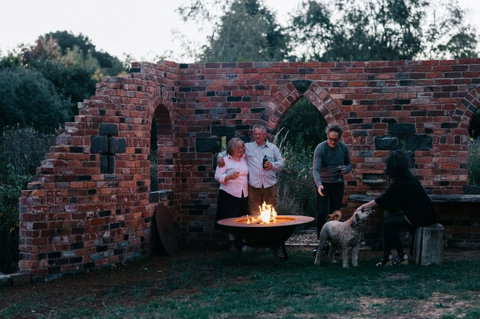 Acre Of Roses - Lightning Ridge Tourism 8