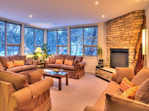 Ajax Ski Club - Lightning Ridge Tourism 2